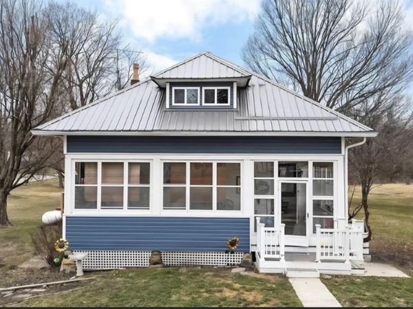 102 N Warren Street, West Lebanon, IN 47991