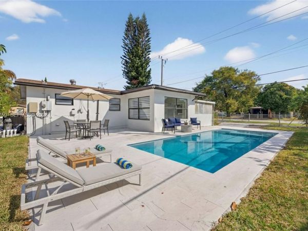 190 NE 173rd St, Miami, FL 33162