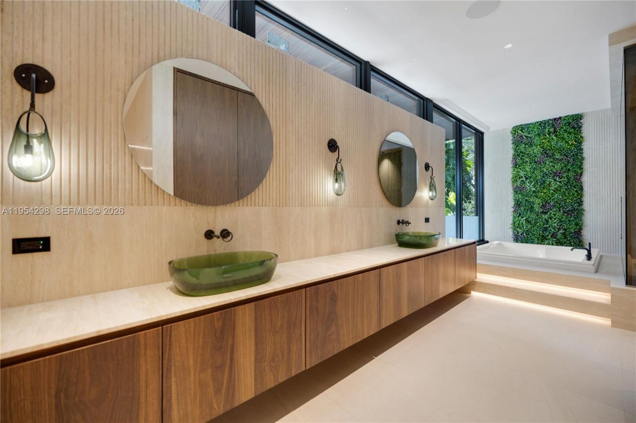 3210 Coacoochee St, Miami, FL 33133 Photo