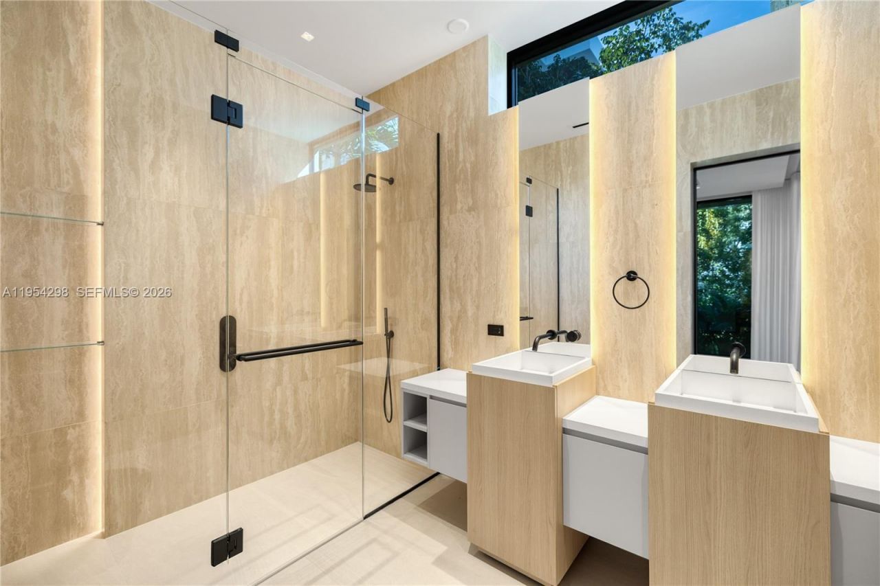 3210 Coacoochee St, Miami, FL 33133 Photo