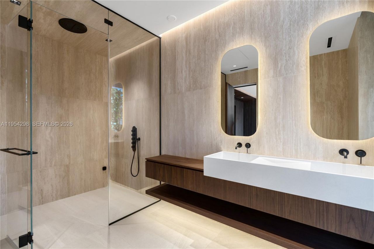 3210 Coacoochee St, Miami, FL 33133 Photo