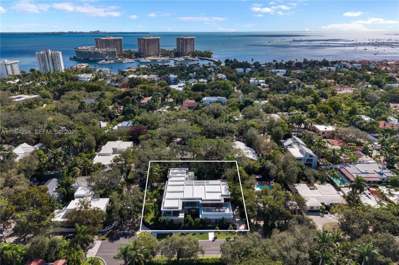 3210 Coacoochee St, Miami, FL 33133 Photo