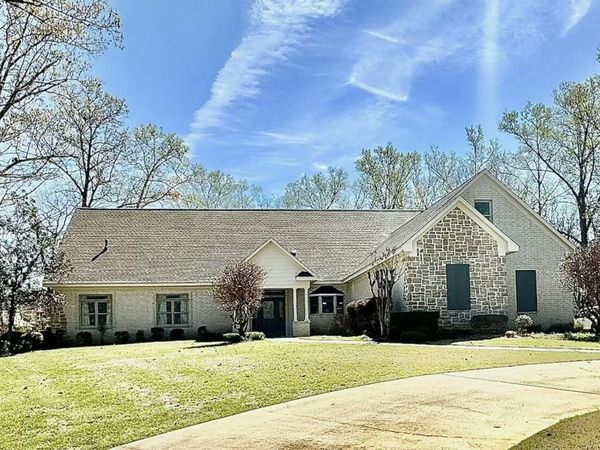 108 Brookside Court, Tupelo, MS 38801