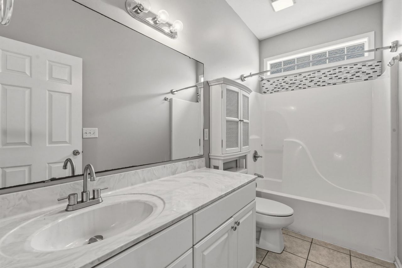 1020 Phyllis St.  Photo 10