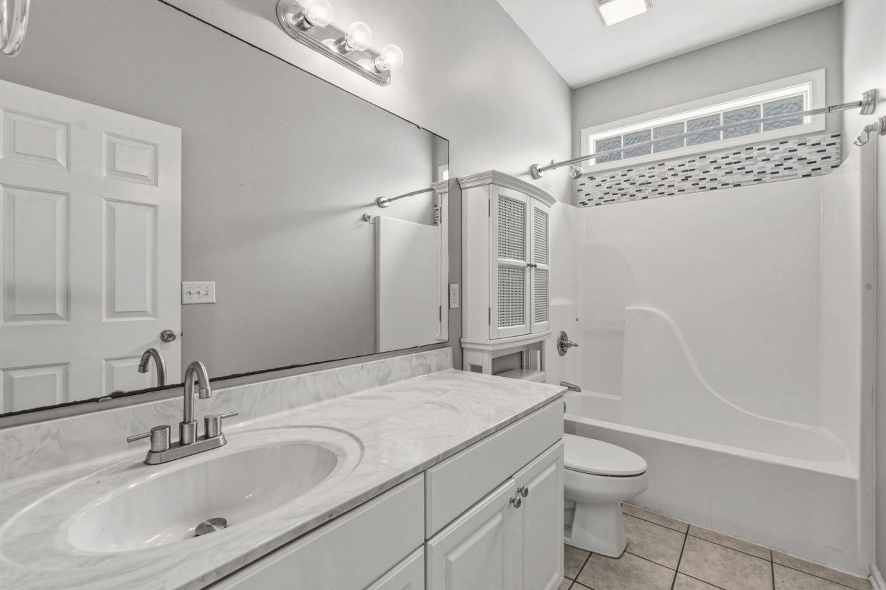 1020 Phyllis St. Photo 10