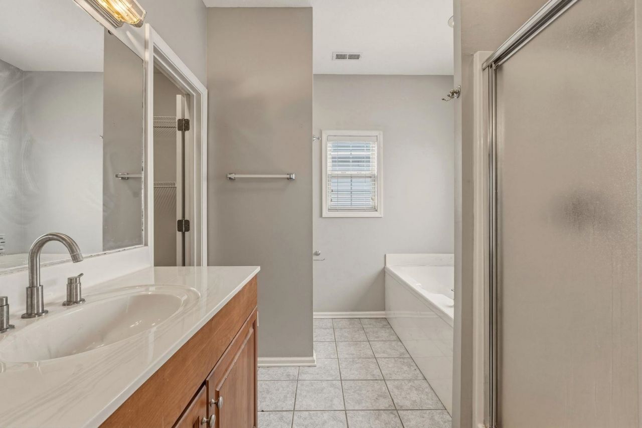 1020 Phyllis St. Photo 12