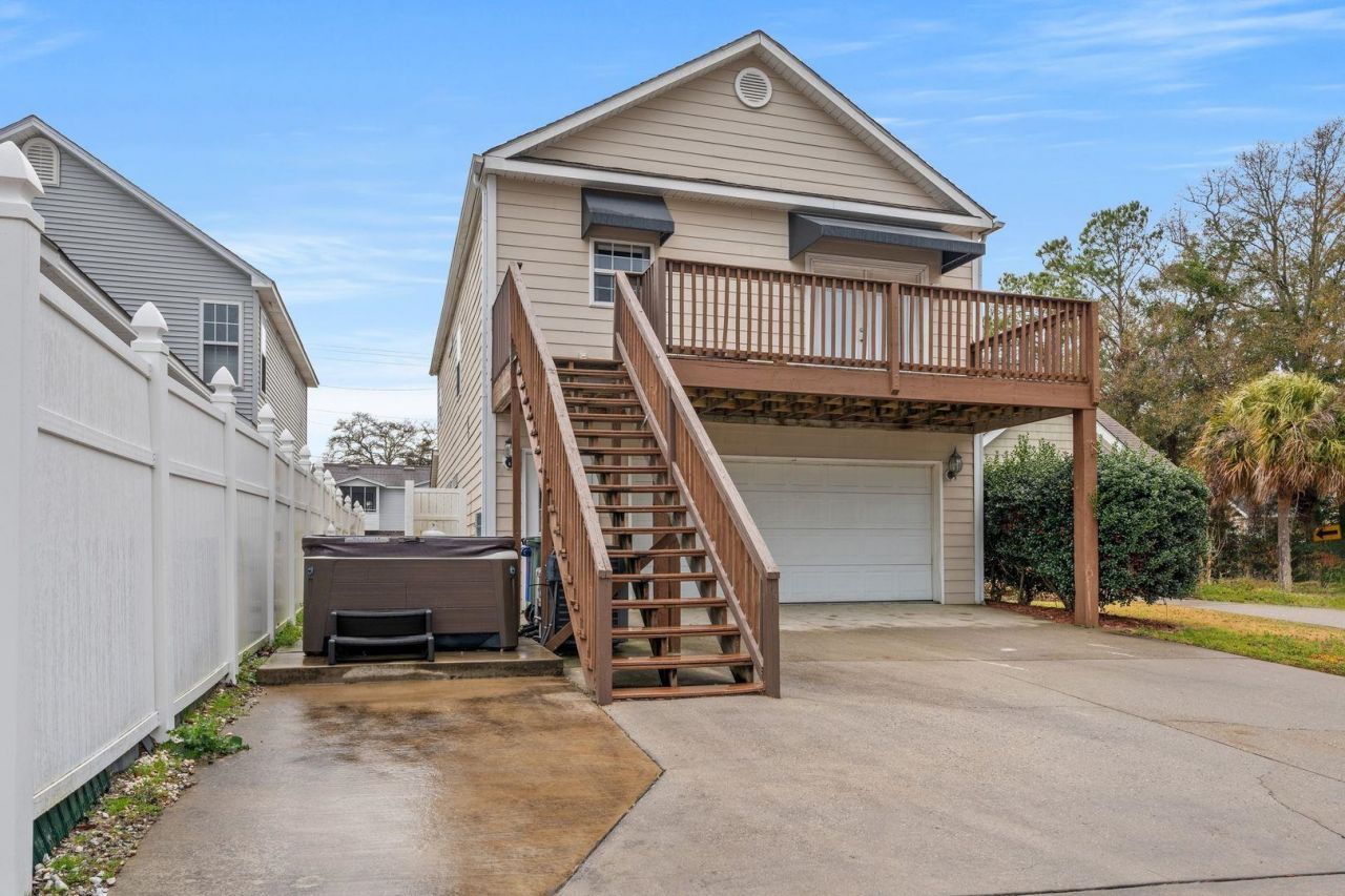 1020 Phyllis St. Photo 14