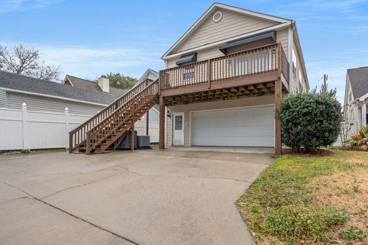 1020 Phyllis St. Photo 15