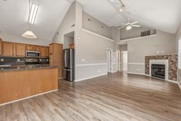 1020 Phyllis St.  photo 4