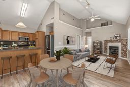 1020 Phyllis St.  photo 4