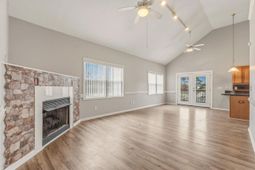 1020 Phyllis St.  photo 4