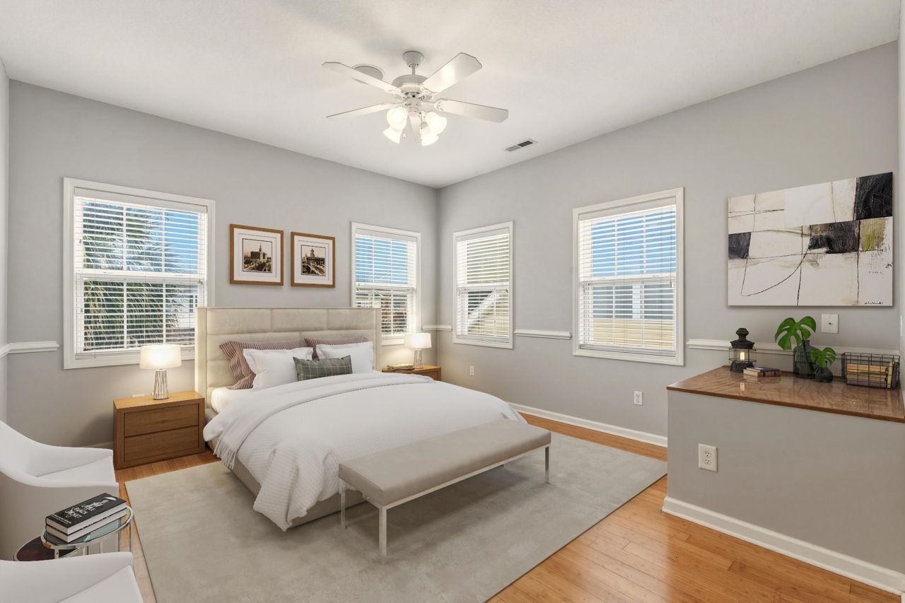 1020 Phyllis St. Photo 8