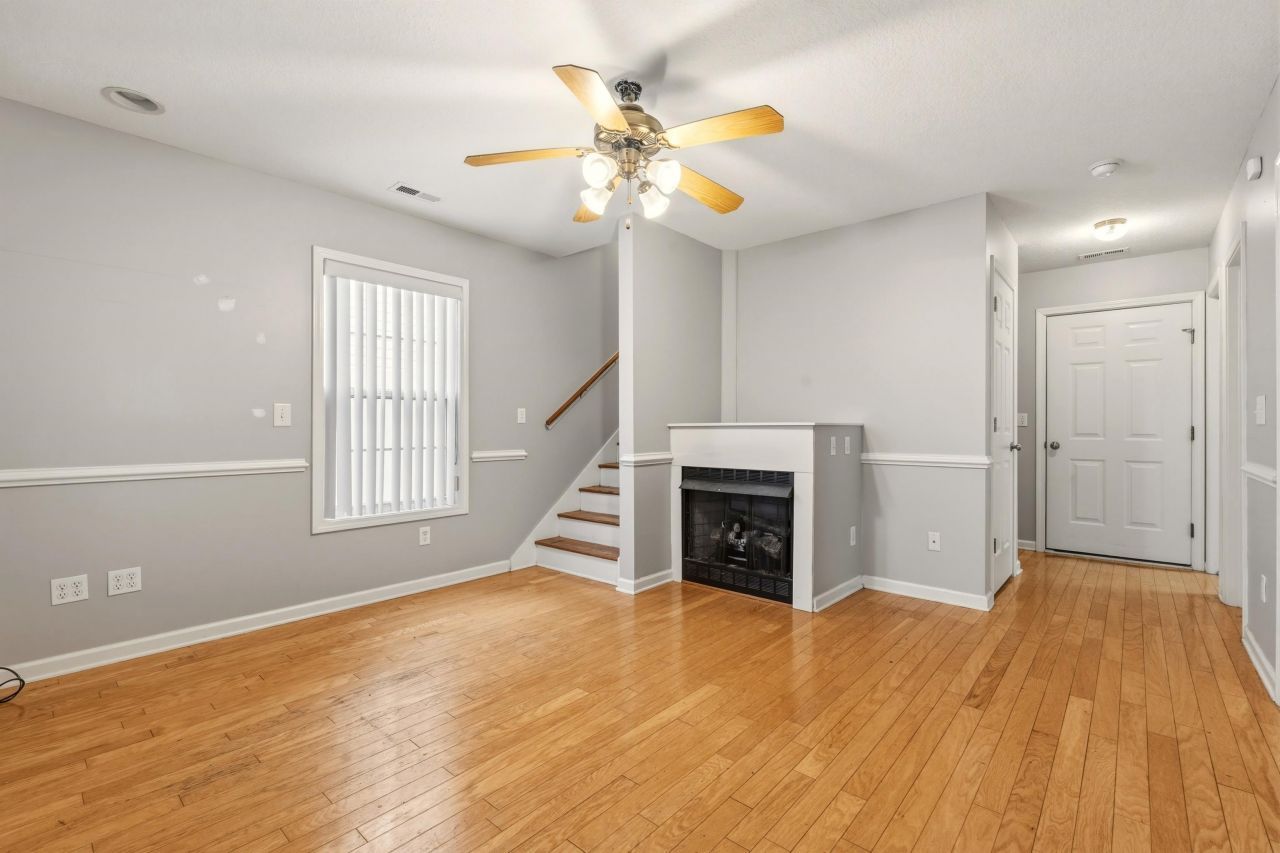 1020 Phyllis St.  Photo 9