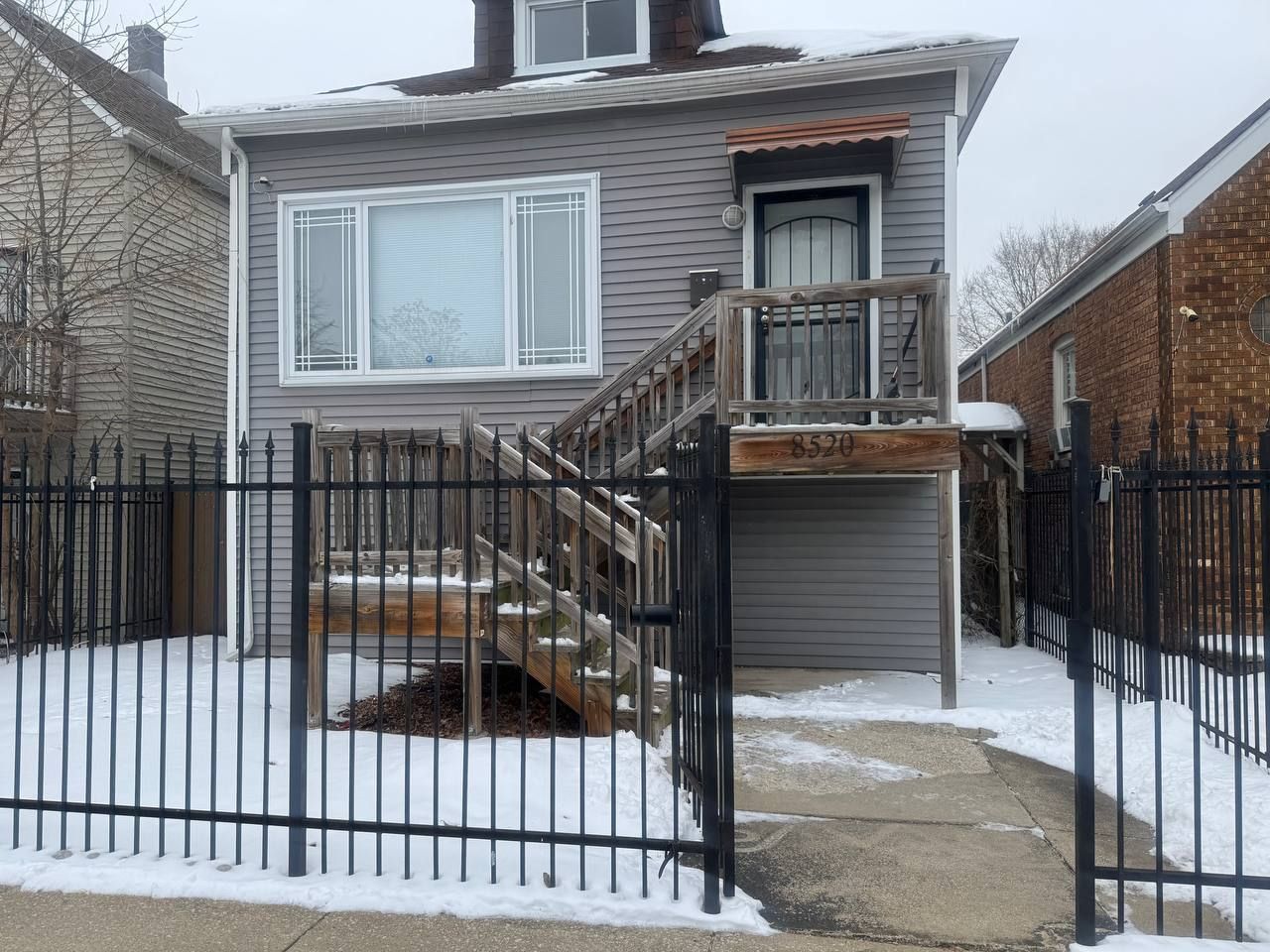 8520 S Kingston Avenue, Chicago, IL 60617 Main Photo