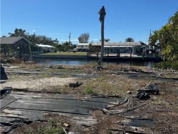 2359 Sycamore ST, OTHER, FL 33956