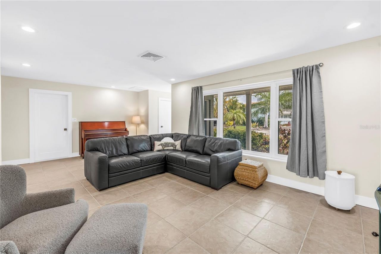 4000 14th Street Ne, Saint Petersburg, FL 33703 Photo