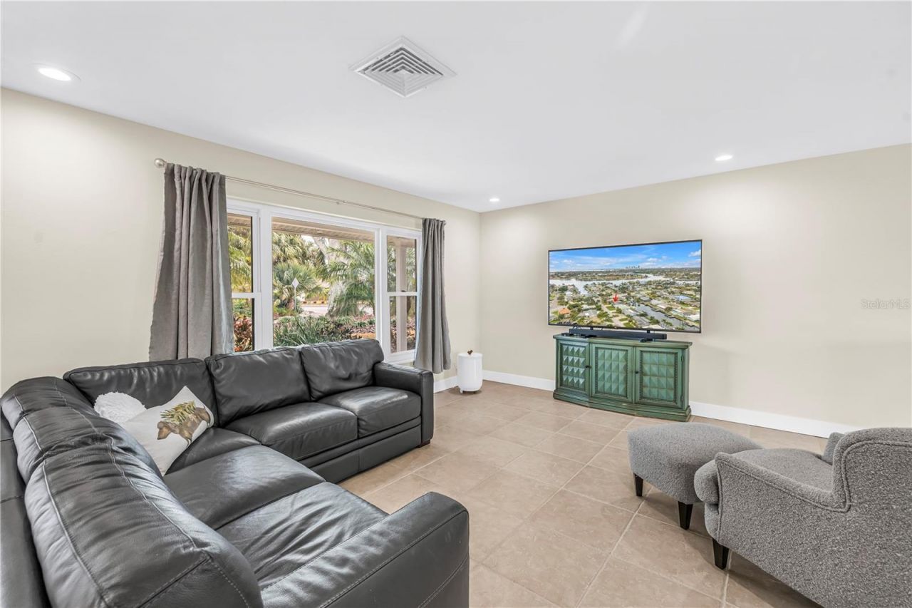 4000 14th Street Ne, Saint Petersburg, FL 33703 Photo