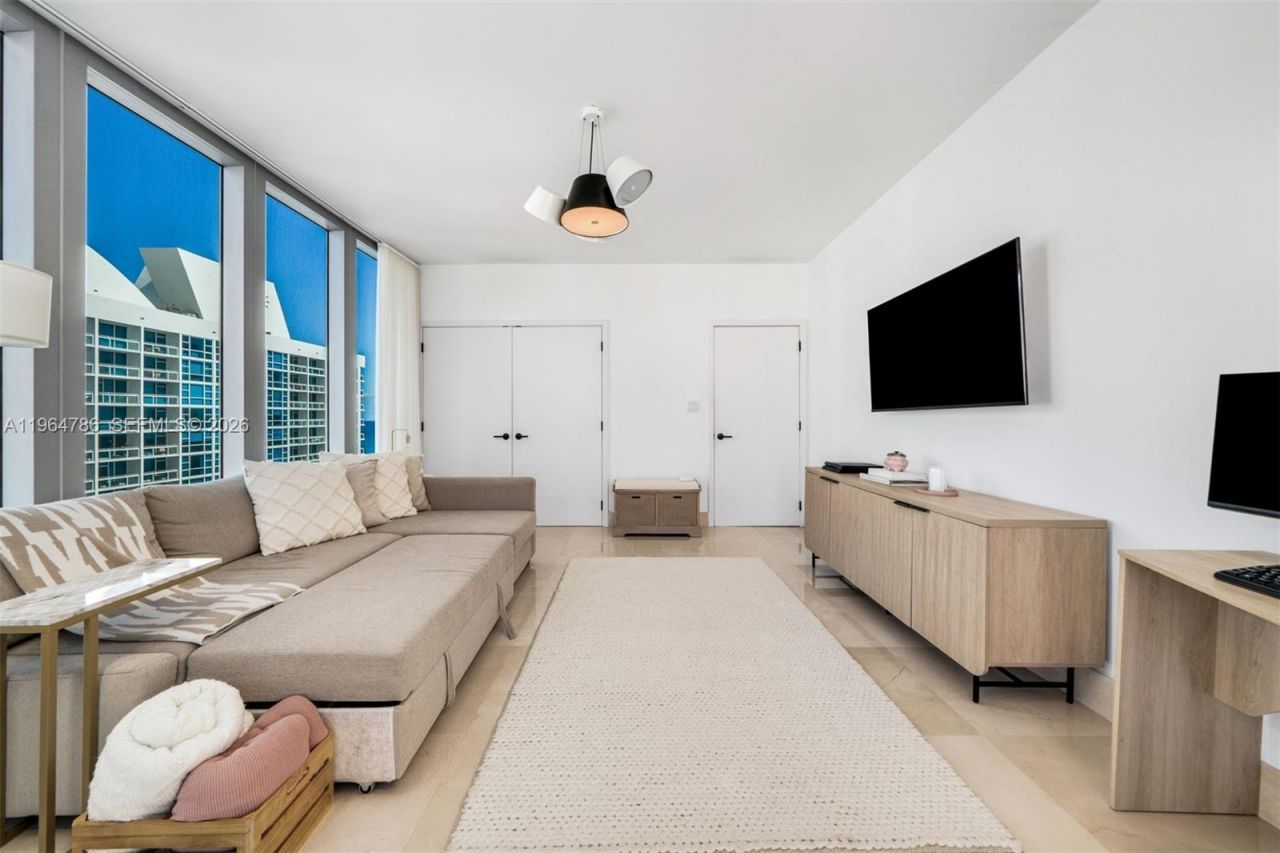 6799 Collins Ave, Unit 1102, Miami Beach, FL 33141 Photo