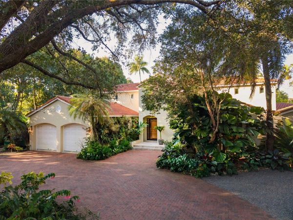 4867 SW 82nd St , Miami, FL 33143