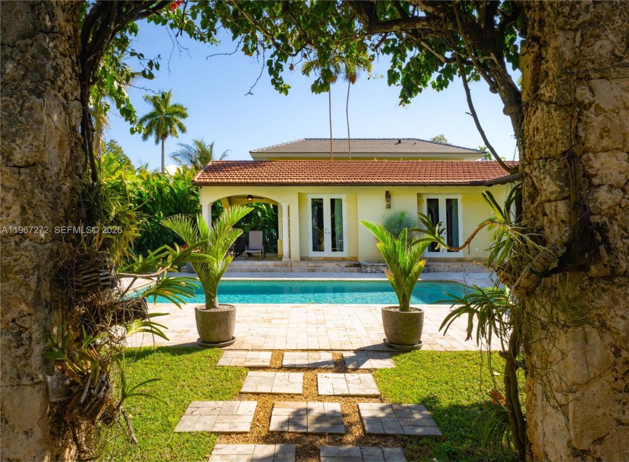 4867 SW 82nd St , Miami, FL 33143 Photo