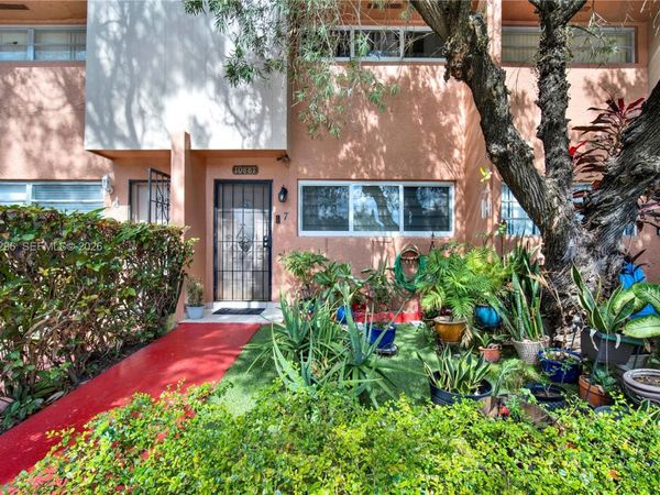 10881 SW 6th St, Unit 7, Sweetwater, FL 33174