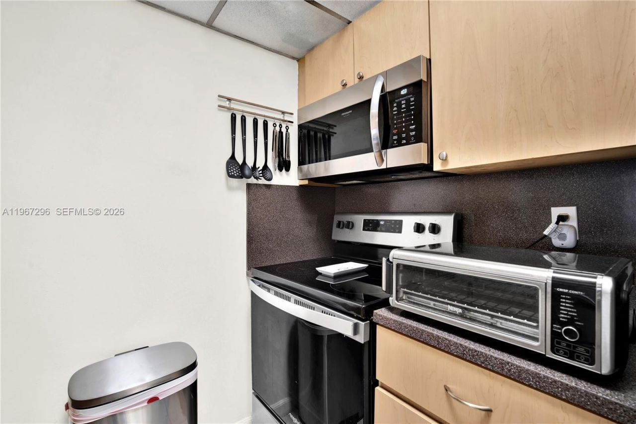 10881 SW 6th St, Unit 7, Sweetwater, FL 33174 Photo