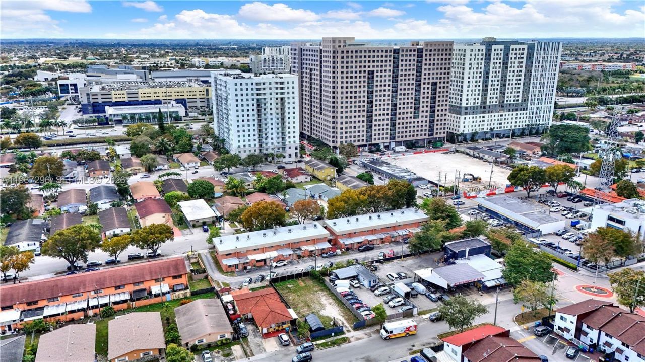 10881 SW 6th St, Unit 7, Sweetwater, FL 33174 Photo