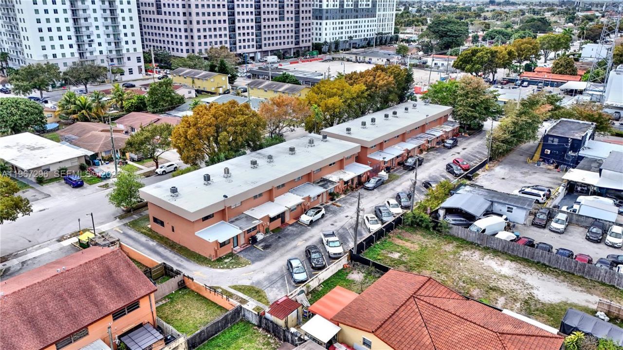 10881 SW 6th St, Unit 7, Sweetwater, FL 33174 Photo