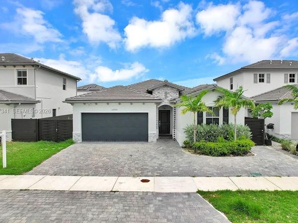 12735 SW 211th St, Miami, FL 33177