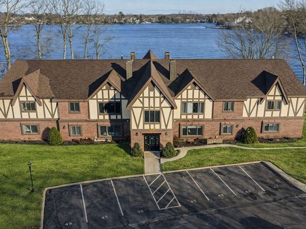 18 Royal Lake Dr, Unit 3, Braintree, MA 02184