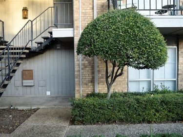 10232 Regal Oaks Drive, Unit 32B, Dallas, TX 75243