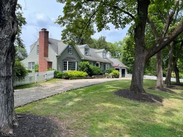 11 Miller Ave, Tewksbury, NJ 08858