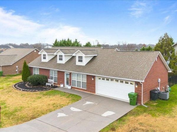 1121 Worthington Blvd, Maryville, TN 37801