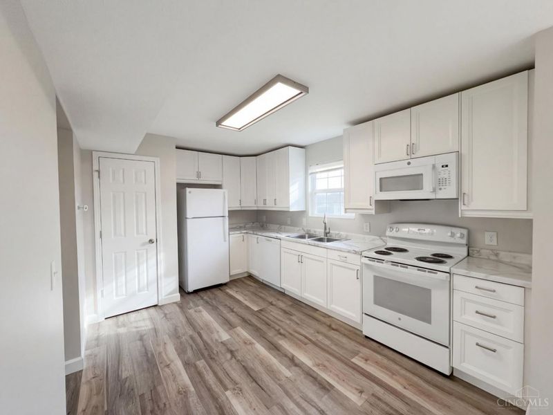 487 Peyton Drive, Trenton, OH 45067 Photo 2