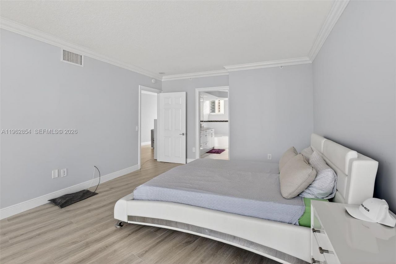 3370 Hidden Bay Dr, Unit 1501, Aventura, FL 33180 Photo