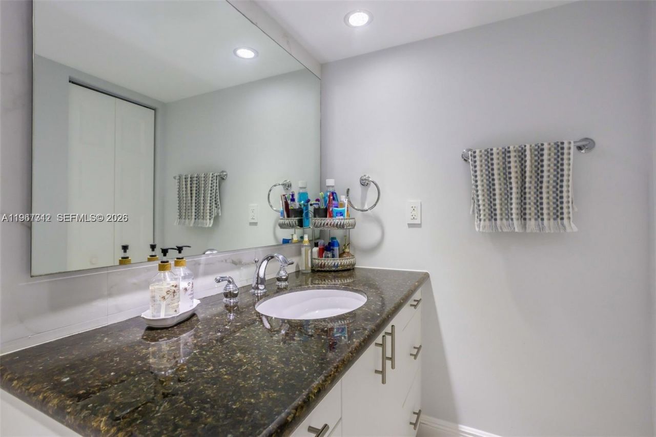 300 Three Islands Blvd , Unit PH3A, Hallandale Beach, FL 33009 Photo