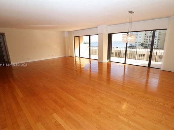 1800 NE 114th St, Unit 608, Miami, FL 33181