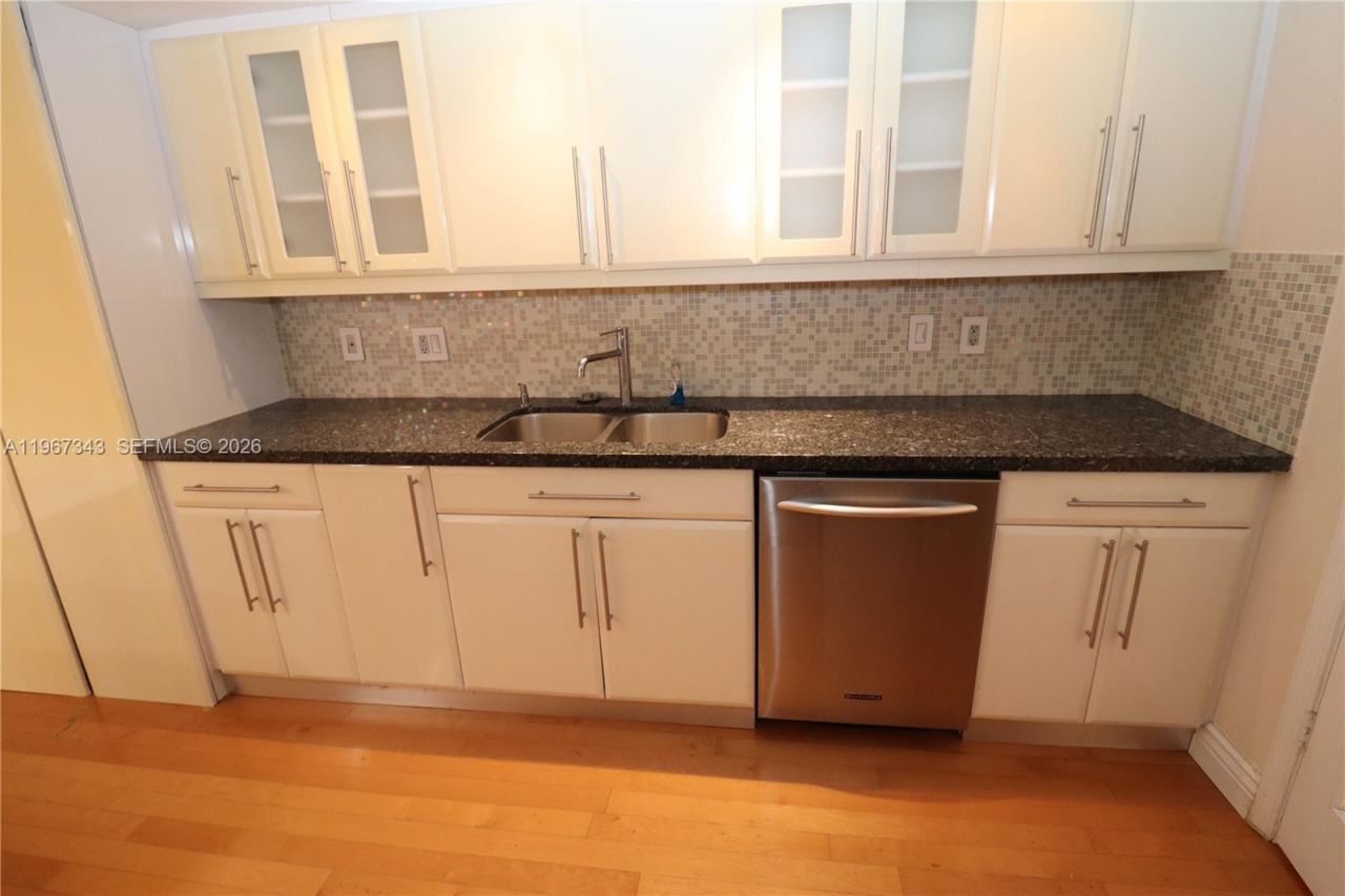 1800 NE 114th St, Unit 608, Miami, FL 33181 Photo