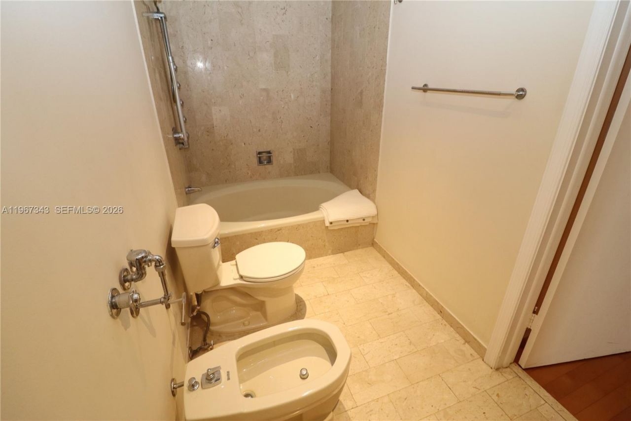 1800 NE 114th St, Unit 608, Miami, FL 33181 Photo