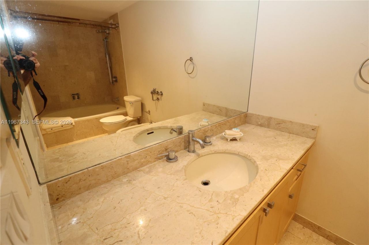 1800 NE 114th St, Unit 608, Miami, FL 33181 Photo