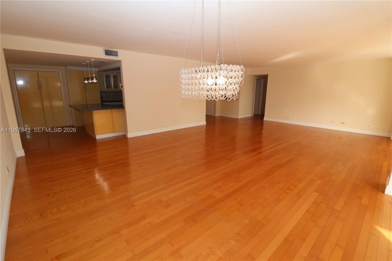 1800 NE 114th St, Unit 608, Miami, FL 33181 Photo