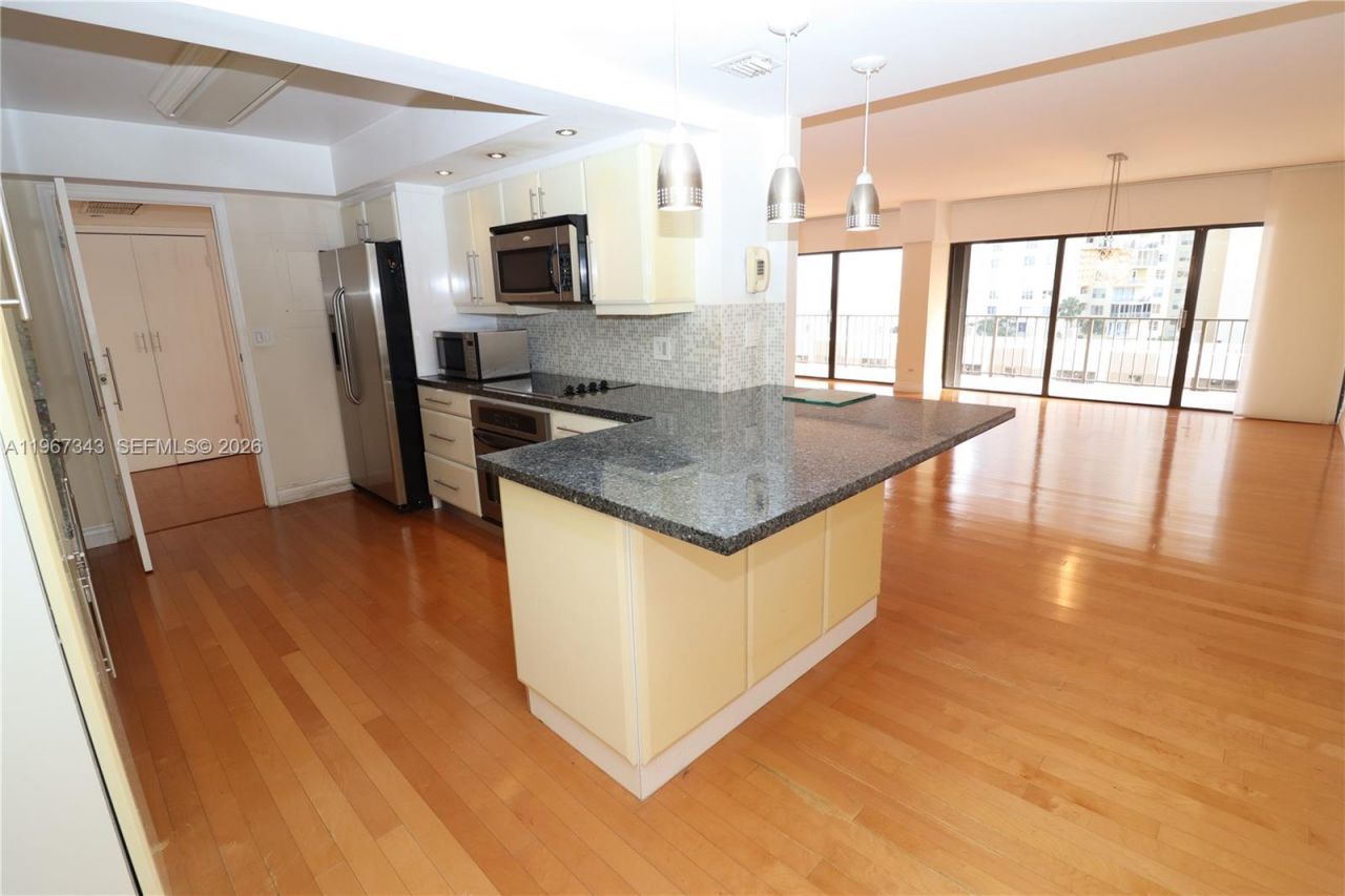 1800 NE 114th St, Unit 608, Miami, FL 33181 Photo