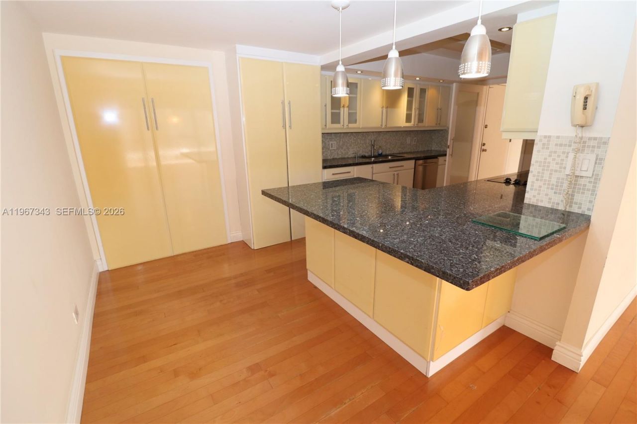 1800 NE 114th St, Unit 608, Miami, FL 33181 Photo