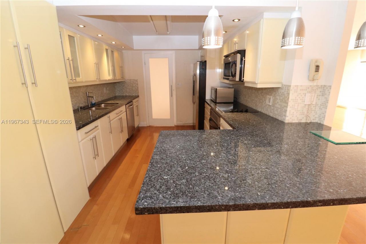 1800 NE 114th St, Unit 608, Miami, FL 33181 Photo