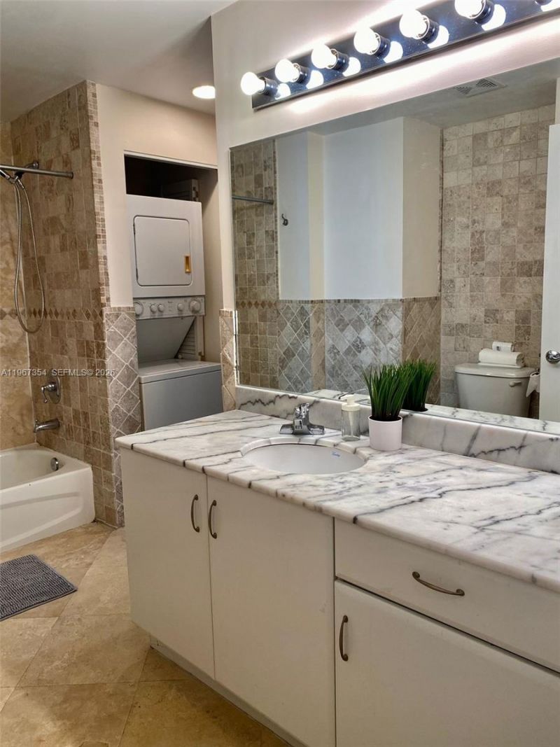 1200 Brickell Bay Dr, Unit 4217, Miami, FL 33131 Photo