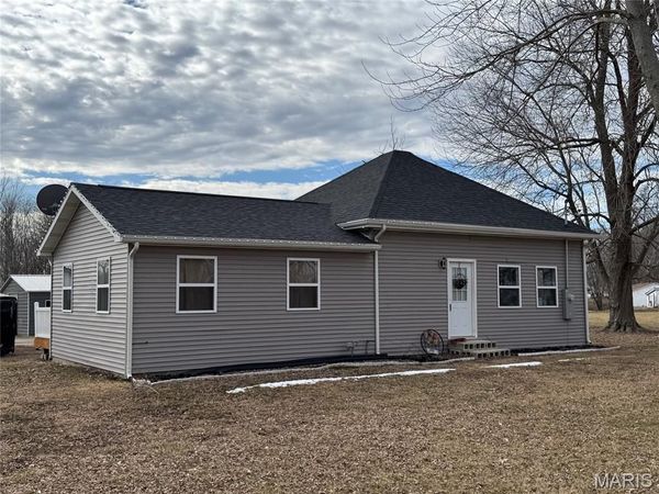 843 Monroe Street, Witt, IL 62094