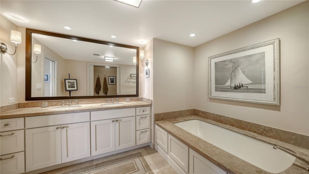 1211 Gulf Of Mexico Drive, Unit 610, Longboat Key, FL 34228 Photo