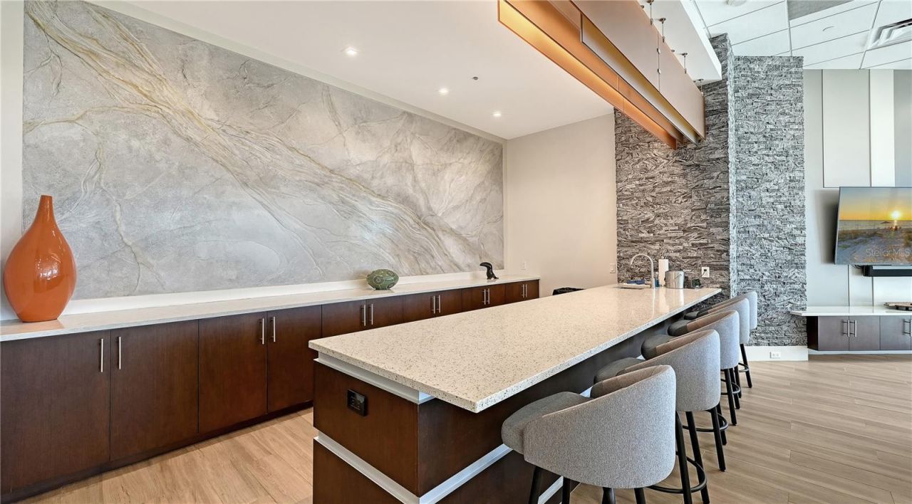 1211 Gulf Of Mexico Drive, Unit 610, Longboat Key, FL 34228 Photo