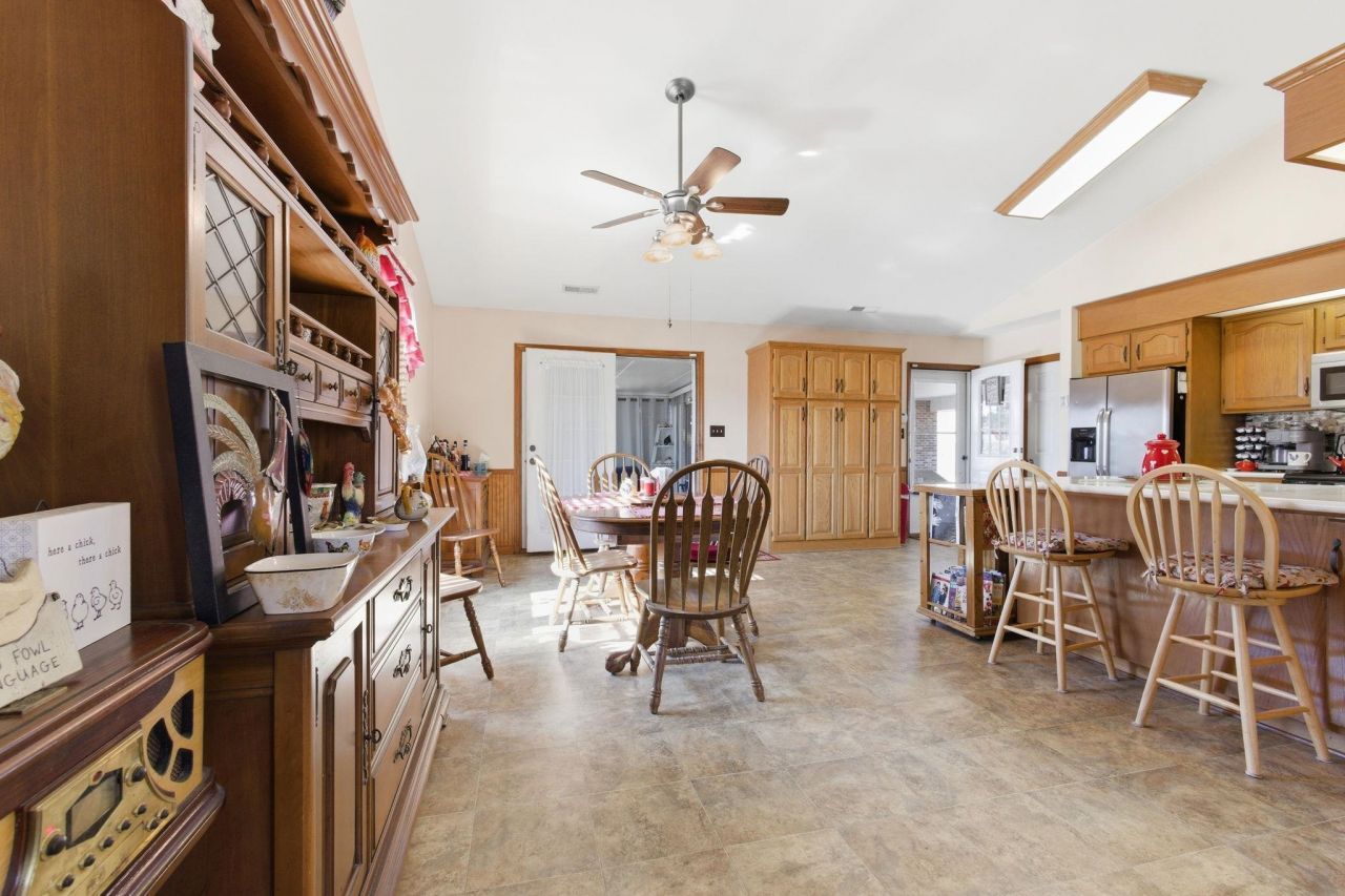 5694 Spring Beauty Dr. Photo 12