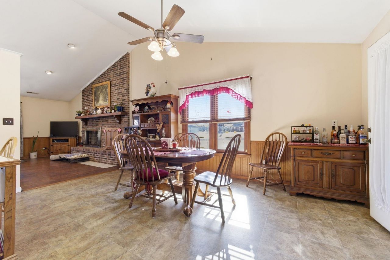 5694 Spring Beauty Dr. Photo 13